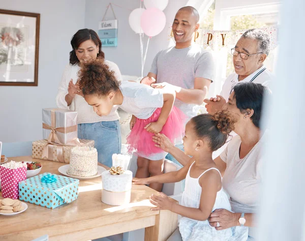 Shot Happy Family Celebrating Birthday Home — Stock Photo, Image