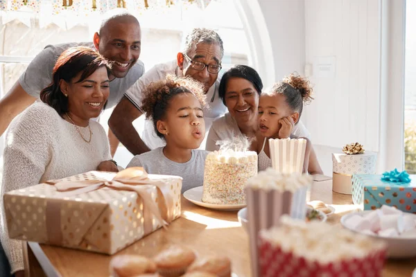 Shot Happy Family Celebrating Birthday Home — Stock Photo, Image