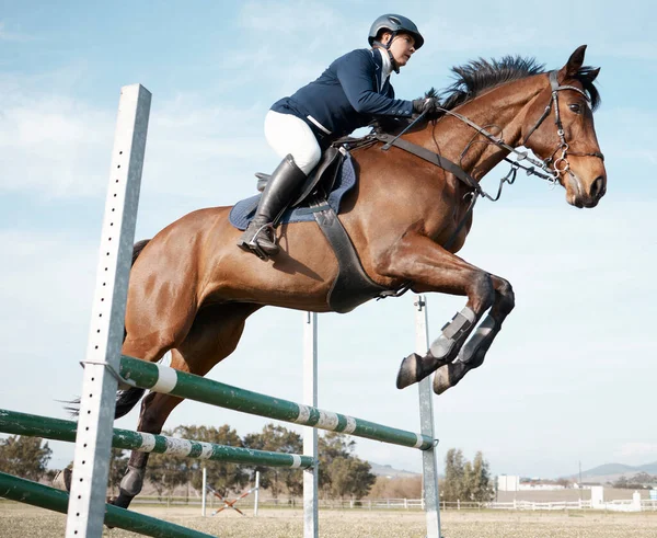 Full Length Shot Young Female Rider Jumping Hurdle Her Horse — ストック写真