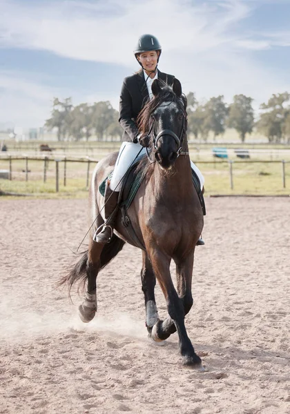 Full Length Shot Young Female Jockey Riding Her Horse Ranch — 图库照片