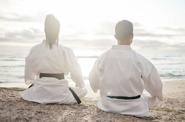Rearview Shot Two Unrecognizable Martial Artists Meditating While Practicing Karate — Stock fotografie