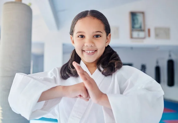 Shot Cute Little Girl Practicing Karate Studio — Stock Photo, Image