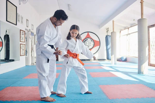 Shot Young Man Cute Little Girl Practicing Karate Studio — Stockfoto