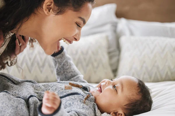 Shot Adorable Baby Boy His Mother Bonding His Diaper Change — Photo