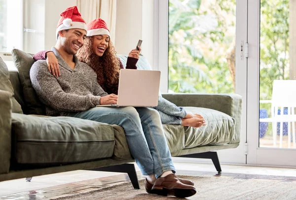 Shot Young Couple Doing Online Shopping While Wearing Christmas Hats — Stok fotoğraf