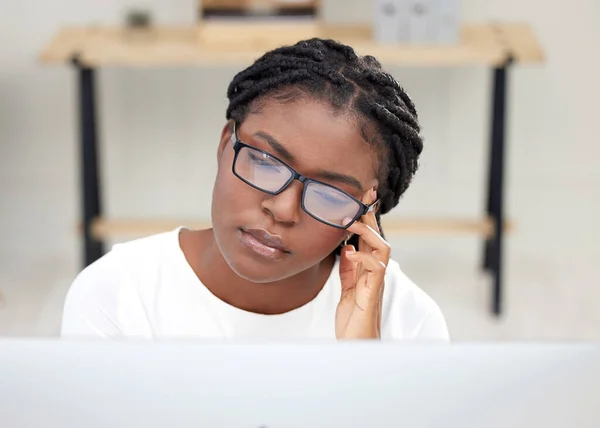 Cropped Shot Young Businesswoman Using Computer While Sitting Her Desk — Fotografia de Stock