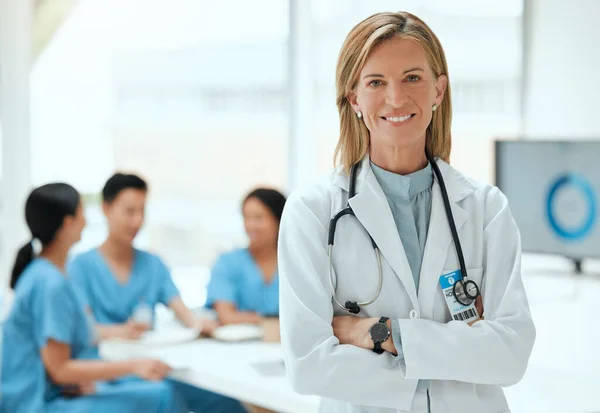 Shot Mature Female Doctor Standing Her Arms Crossed Hospital — Stock Photo, Image