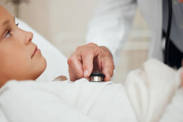 Shot Mature Doctor Listening Little Girls Heartbeat Checkup Home — Stock fotografie