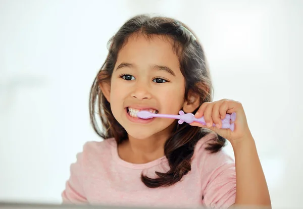 Shot Adorable Little Girl Brushing Her Teeth Bathroom Home — Stockfoto