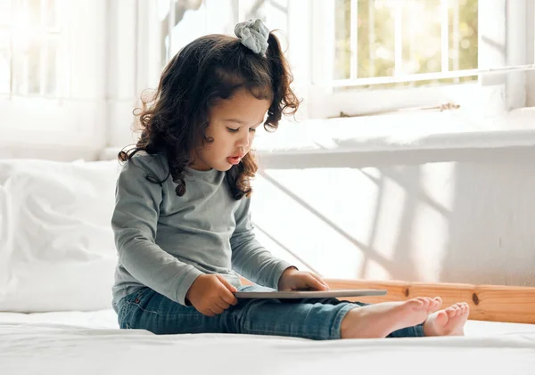 Shot Adorable Little Girl Sitting Her Bed Digital Tablet — ストック写真