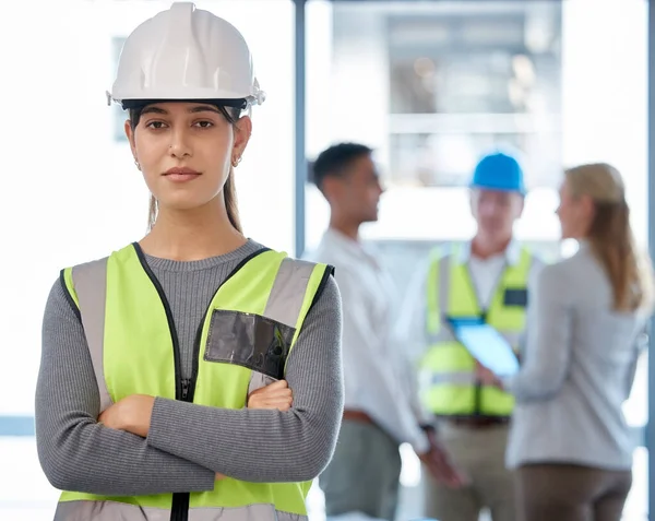 Cropped Portrait Attractive Young Female Construction Worker Standing Her Arms — 图库照片