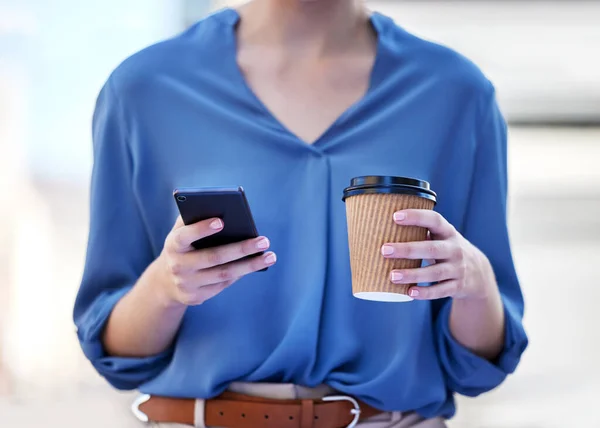 Shot Businesswoman Drinking Cup Coffee While Using Her Smartphone — 图库照片