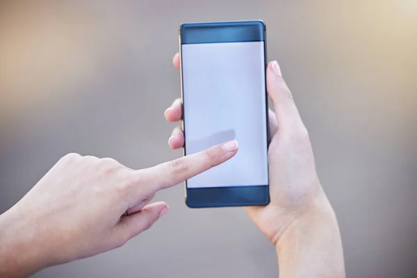 Shot Businesswoman Holding Smartphone Showing Its Screen — 스톡 사진