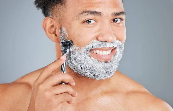 Studio Portrait Handsome Young Man Shaving Grey Background — Foto Stock