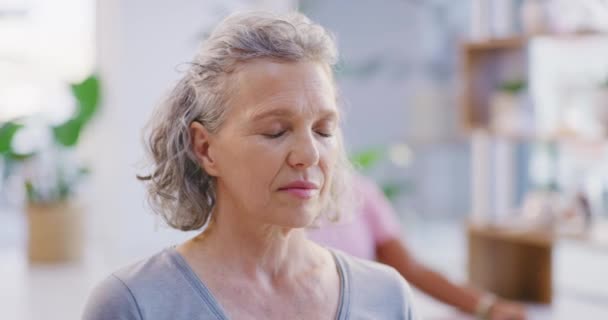 Mature Woman Meditating Eyes Closed Group Fitness Class Yoga Studio — 비디오