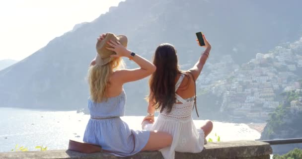 Two Friends Celebrating Taking Selfies Cellphone Vacation Together — Stok Video