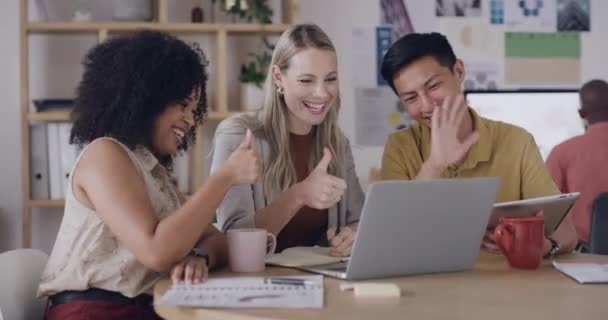 Empresarios Que Usan Laptop Para Reuniones Videollamadas Conferencias Oficina Diverso — Vídeo de stock