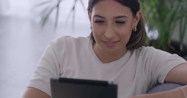 Portrait Woman Using Digital Tablet Browse Social Media Search Internet — Stock videók