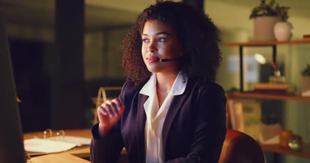 Smiling Black Female Helpdesk Worker Having Conversation Customer Doing Overtime — ストック動画