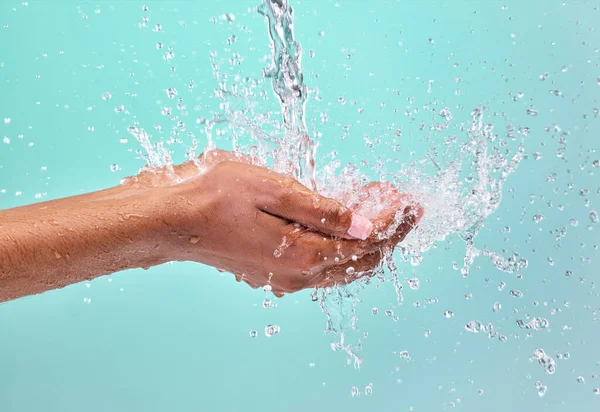 Unrecognisable Woman Cupping Her Hands Catch Water Blue Background Studio — Stockfoto