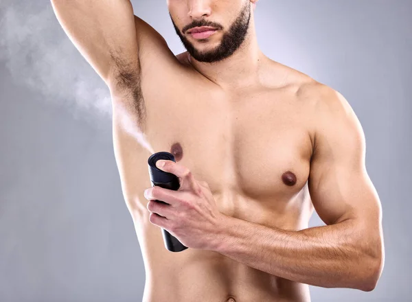 Studio Shot Young Man Spraying Deodorant His Armpit — Fotografia de Stock