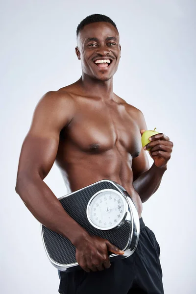 Studio Portrait Handsome Young Muscular Man Posing Weightscale Apple Grey — Stockfoto