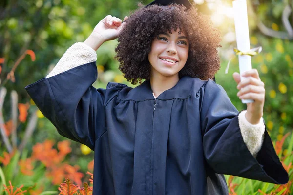 Beautiful Young Woman Holding Her Diploma Graduation Day — Stok fotoğraf