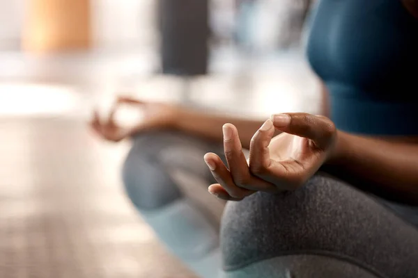 Closeup Shot Unrecognisable Woman Meditating Gym — ストック写真