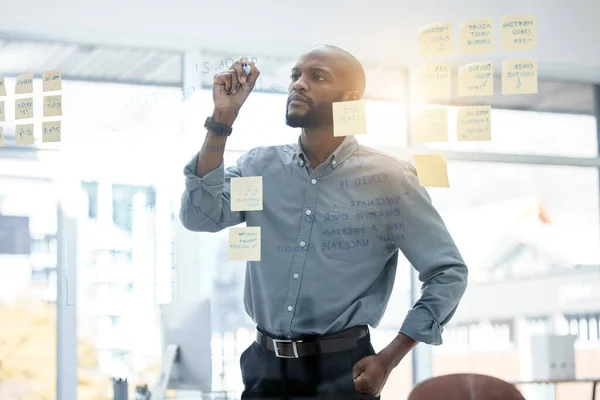 Giovane Uomo Affari Che Brainstorming Ufficio Lavoro — Foto Stock