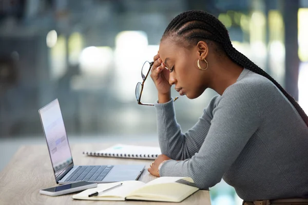 Young Businesswoman Looking Stressed Out — Stock Photo, Image