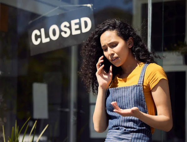 Young Female Employee Talking Phone Work — Stock fotografie