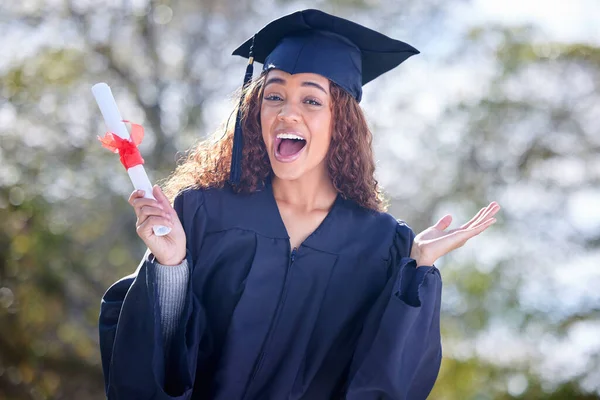 Portrait Une Jeune Femme Titulaire Son Diplôme Jour Remise Des — Photo