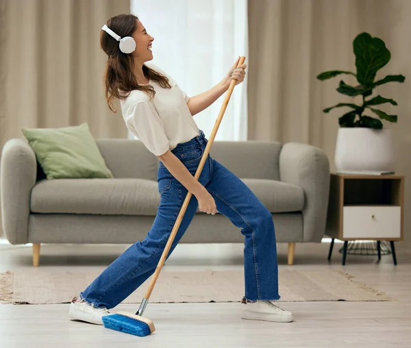 Young Woman Singing While Sweeping Floors Home — Stok fotoğraf