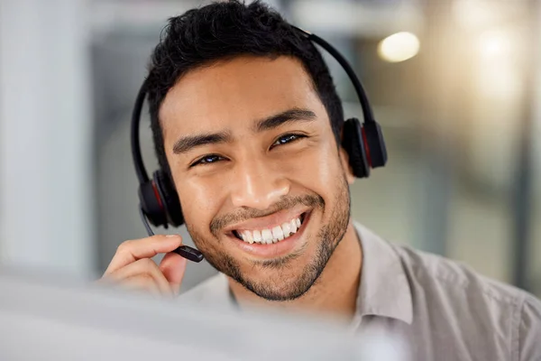 Cropped Portrait Young Male Call Center Agent Call Customer His — Stockfoto