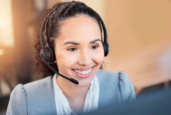 Young Call Centre Agent Working Computer Office — Stock Photo, Image