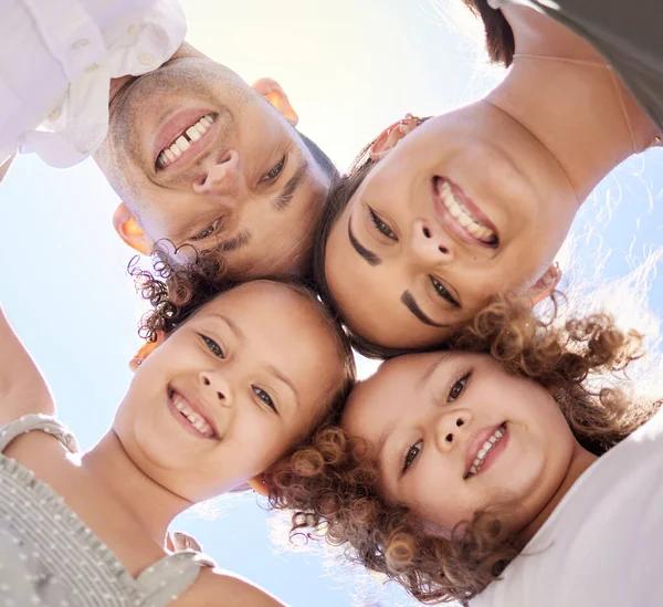 Low Angle Portrait Happy Young Family Huddled Together Fun Day — Stockfoto