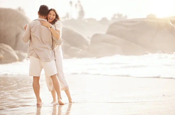 Young Couple Dancing Beach — Zdjęcie stockowe