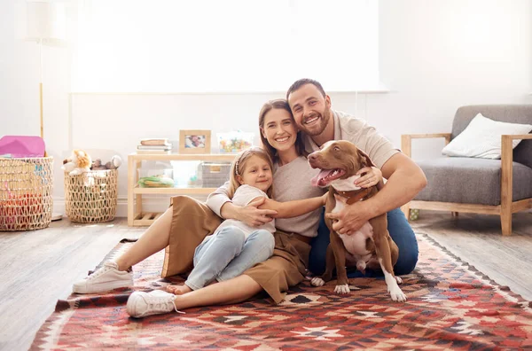 Full Length Shot Young Family Sitting Dog Living Room Floor — Stock Photo, Image