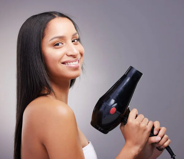 Attractive Young Woman Standing Alone Studio Holding Hairdryer — Foto Stock