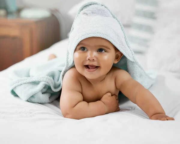 Adorable Baby Boy Wrapped Towel Bed Home — Stockfoto