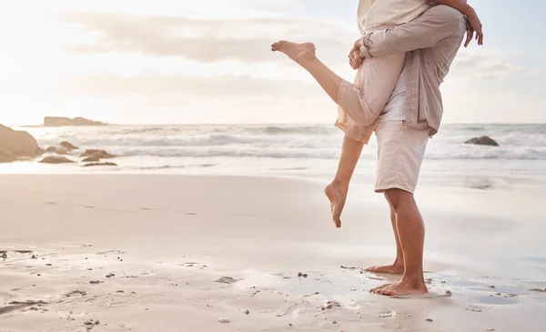 Unrecognizable Couple Enjoying Day Beach — Stockfoto