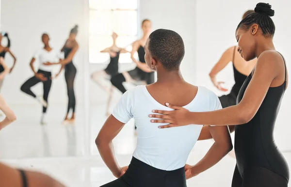 Young Woman Teaching Young Boy Ballet Dance Studio — ストック写真