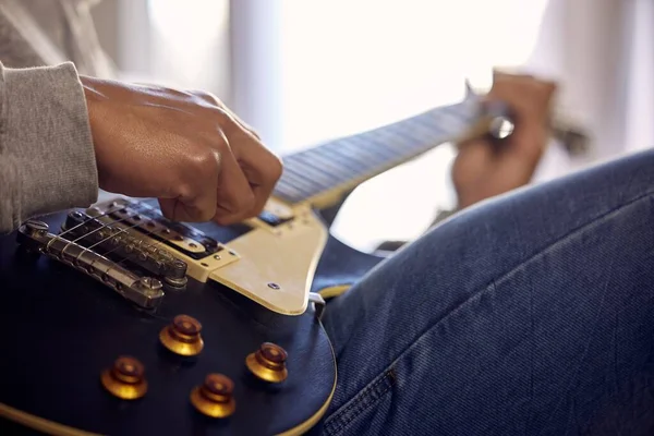 Closeup Shot Unrecognisable Man Playing Electric Guitar — Stockfoto