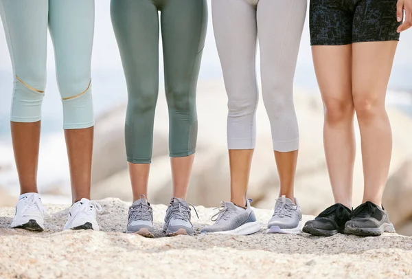 Grupo Amigos Fazendo Uma Pausa Durante Treino — Fotografia de Stock