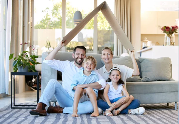 Young Family Relaxing Together Home — Stock Photo, Image