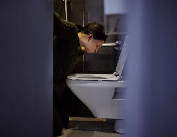 Attractive Young Woman Crouching Toilet Her Bathroom Throwing — Photo