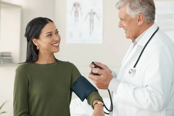 Senior Doctor Standing Checking His Patients Blood Pressure Consultation Clinic — Stock Fotó