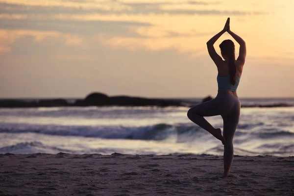 Unrecognizable Female Doing Yoga Beach — 图库照片