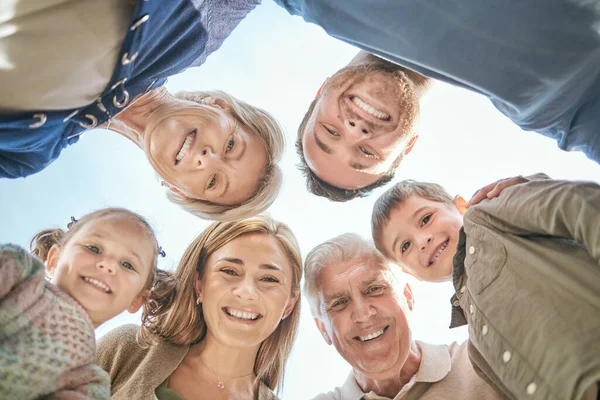 Multi Generational Family Standing Together — Foto Stock