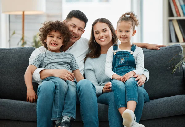 Young Couple Spending Time Children — Stockfoto